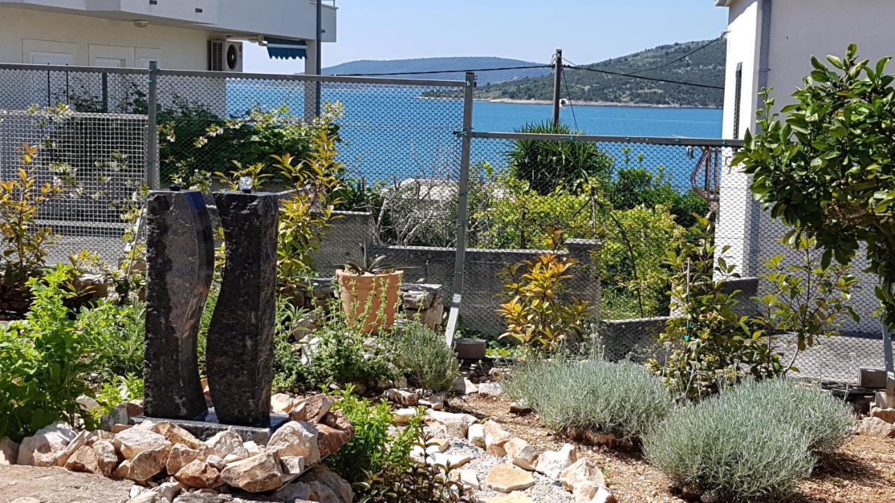 Villa Apartments Oliva Seget Vranjica Exterior foto